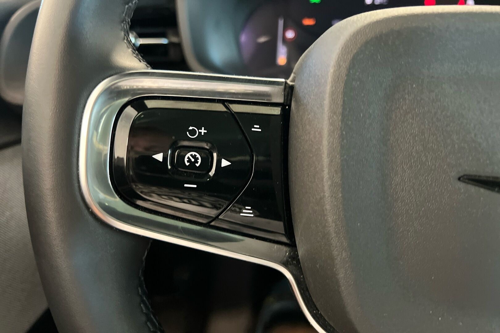 POLESTAR 2 iso kuva 16