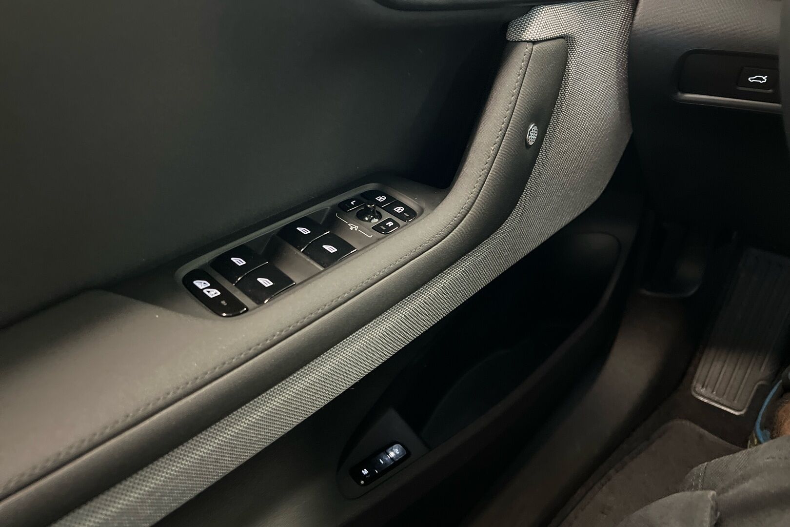 POLESTAR 2 iso kuva 17
