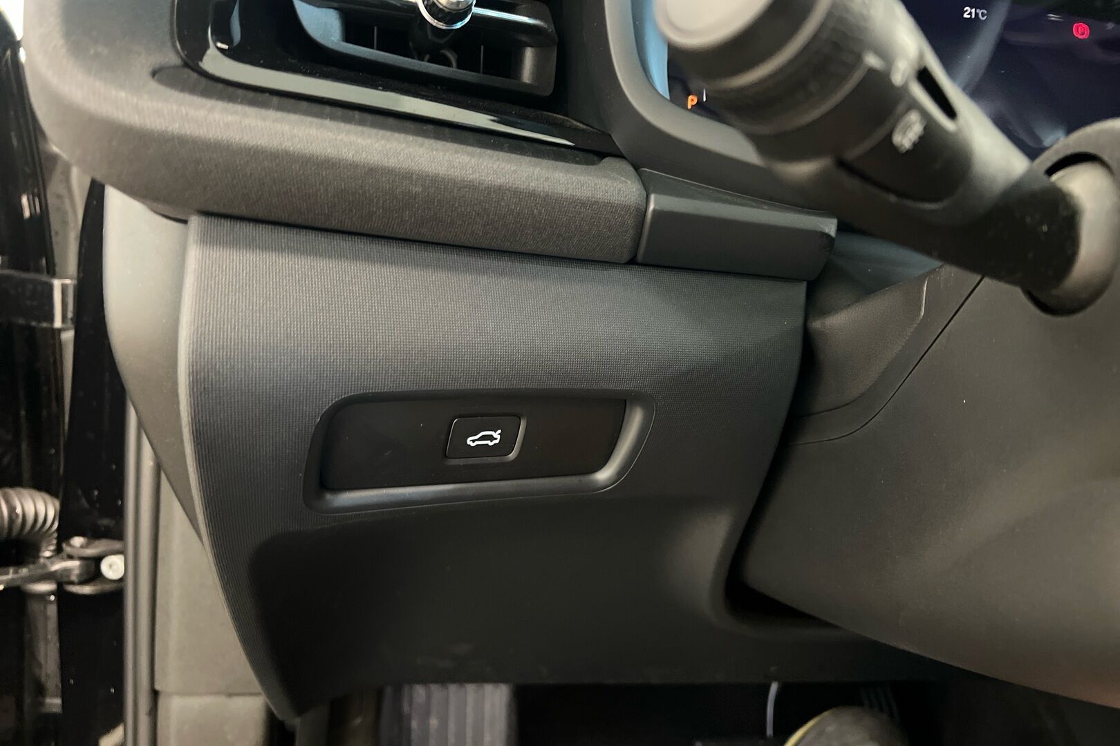 POLESTAR 2 iso kuva 18