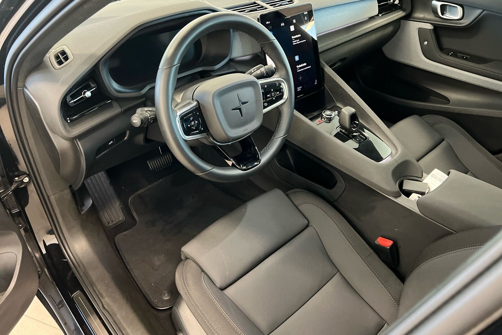 POLESTAR 2 iso kuva 7