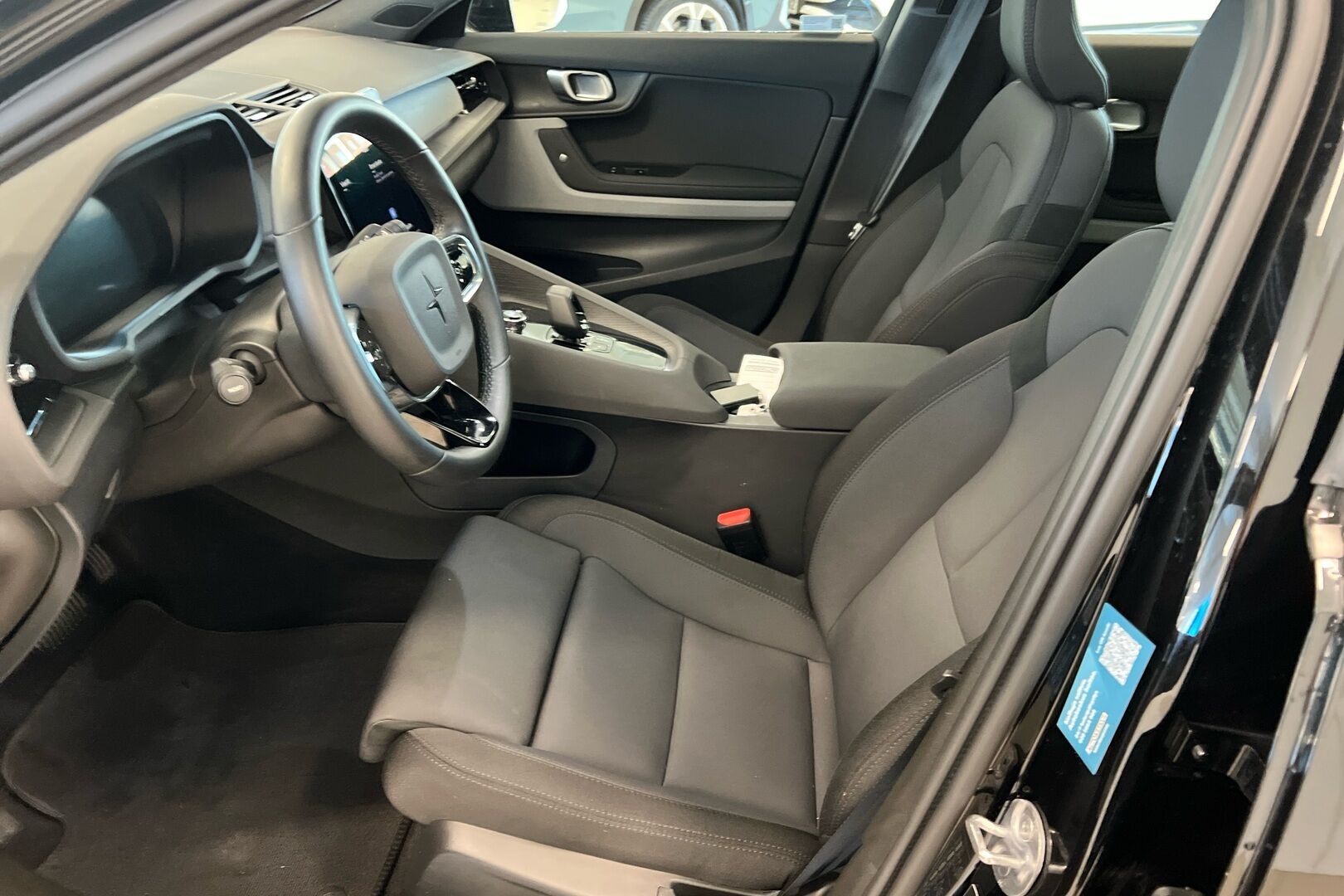 POLESTAR 2 iso kuva 8