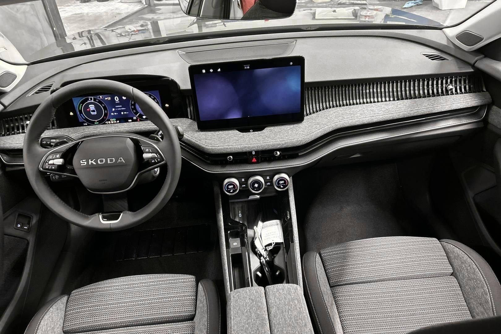 Skoda Superb iso kuva 18