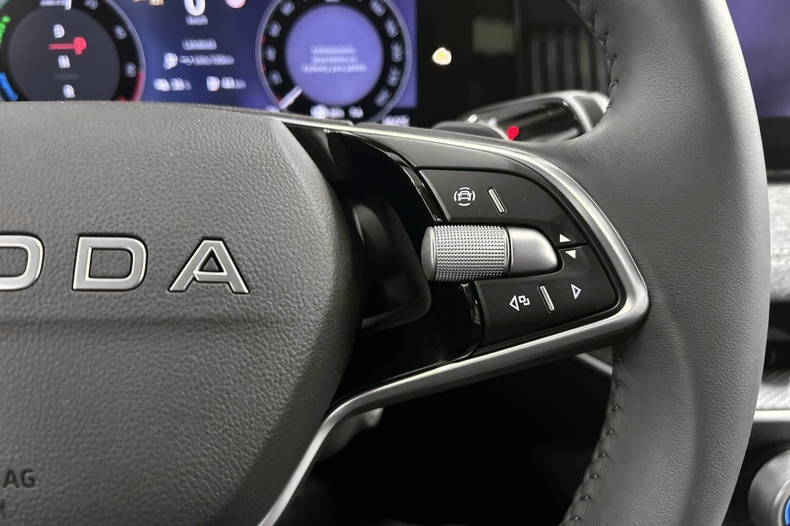 Skoda Superb iso kuva 21