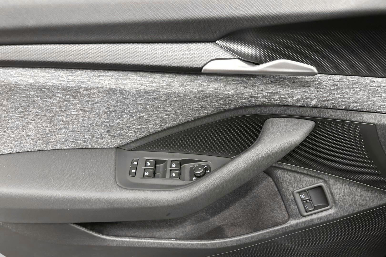 Skoda Superb iso kuva 12