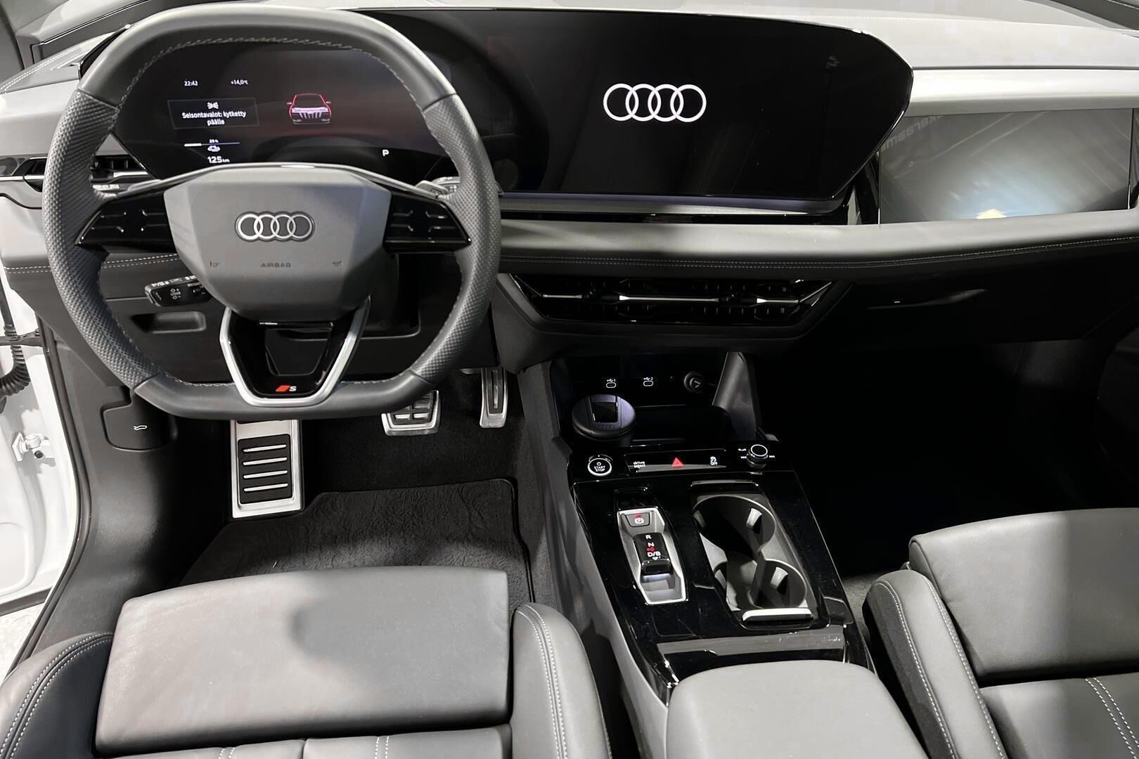 Audi Q6 e-tron iso kuva 8