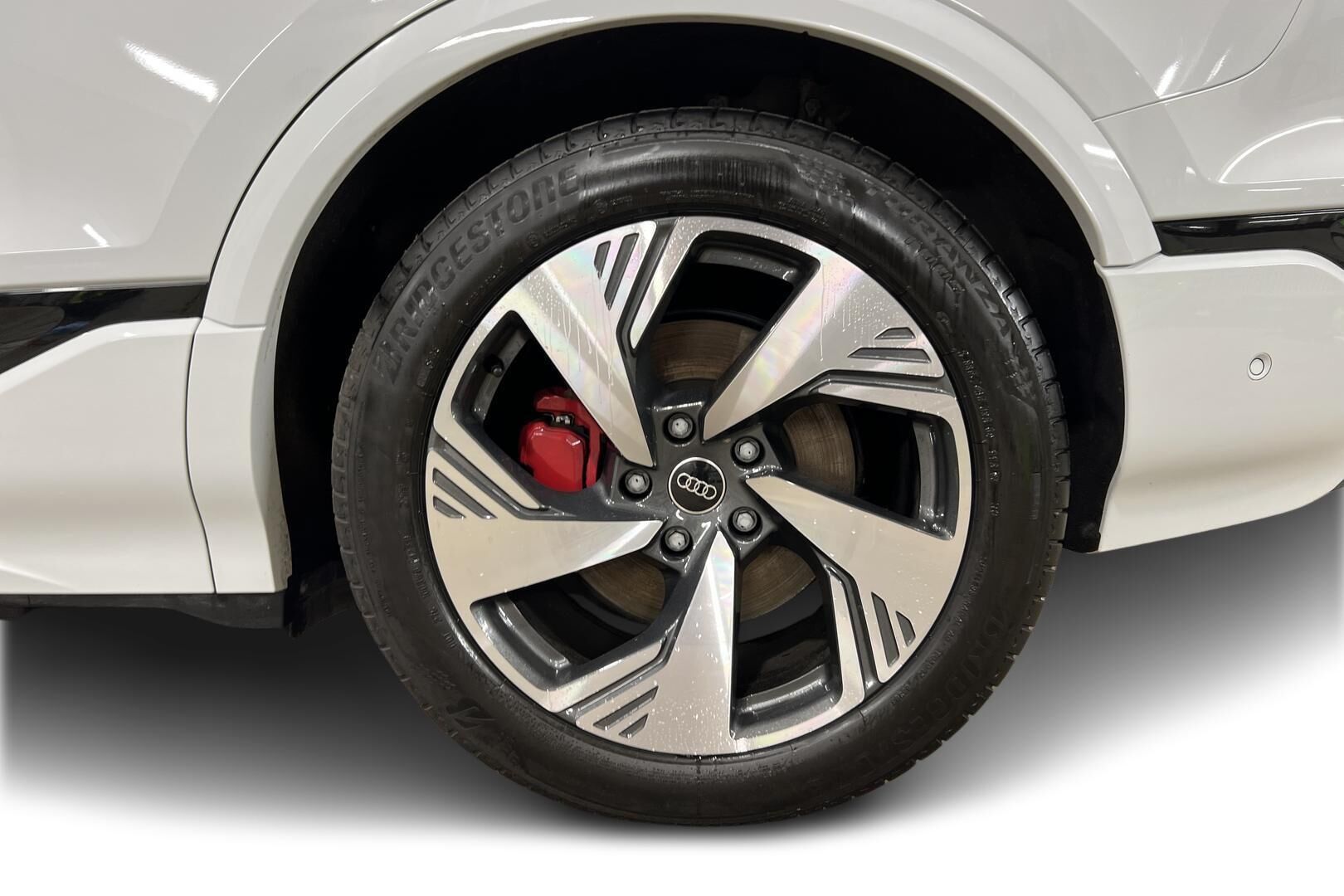Audi Q6 e-tron iso kuva 10