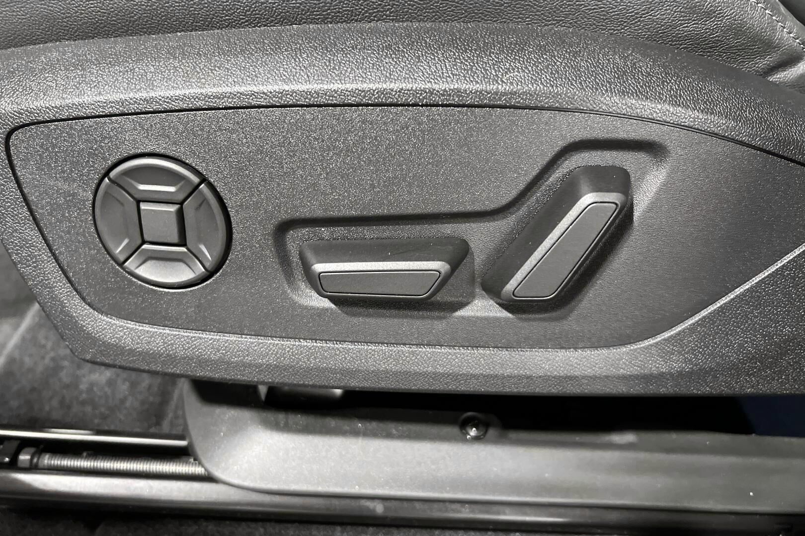 Audi Q6 e-tron iso kuva 13