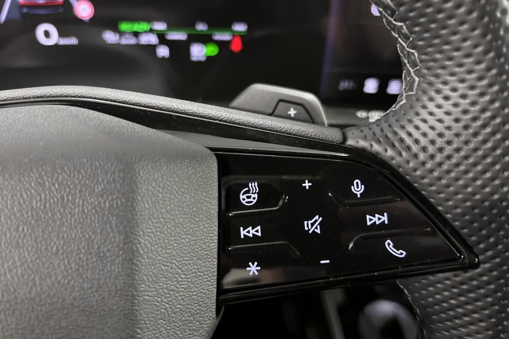 Audi Q6 e-tron iso kuva 18