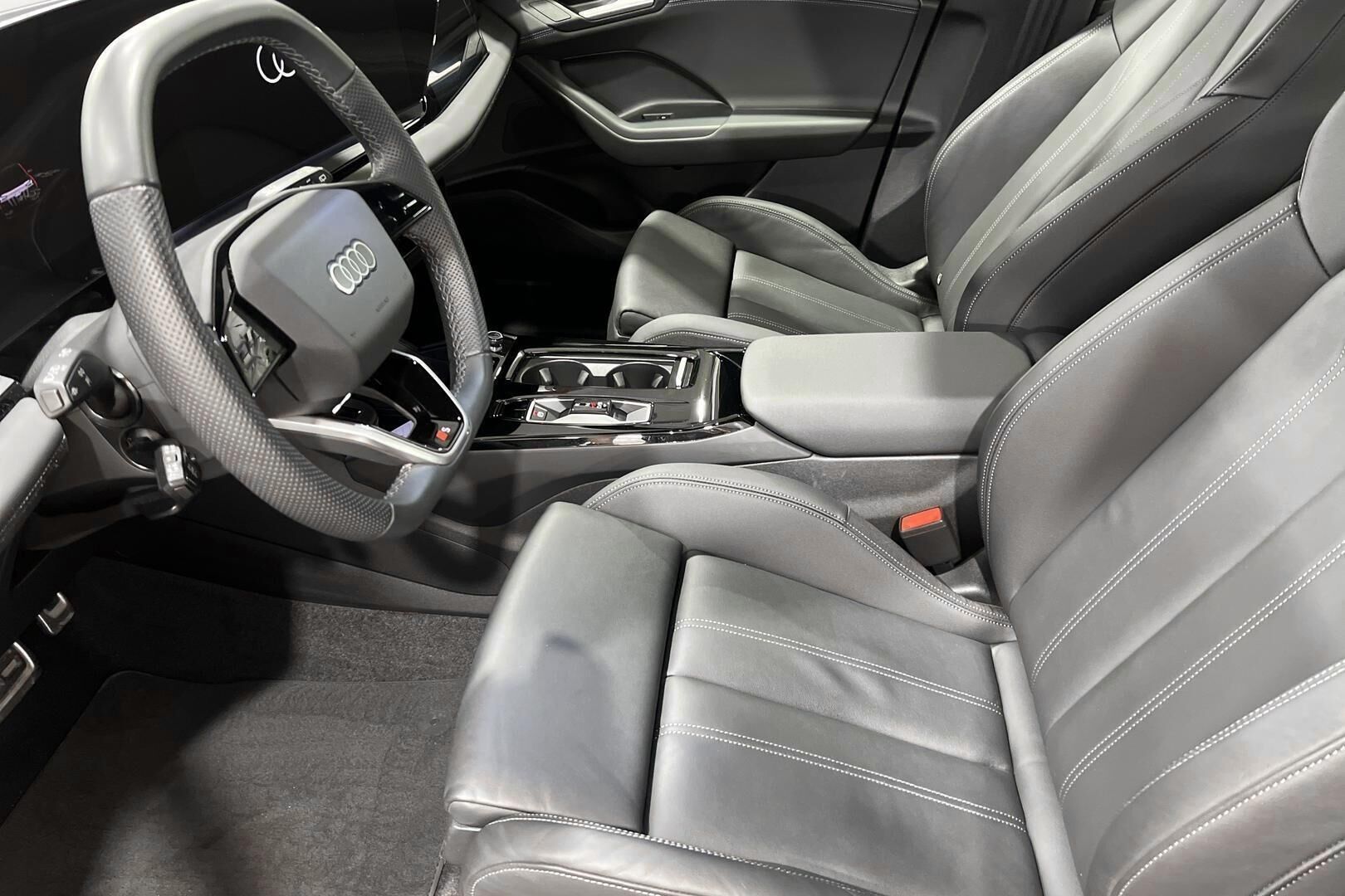 Audi Q6 e-tron iso kuva 24