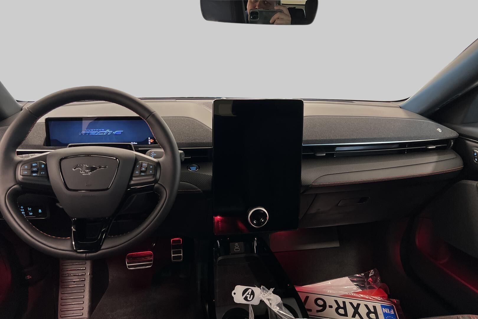 Ford Mustang Mach-E iso kuva 10