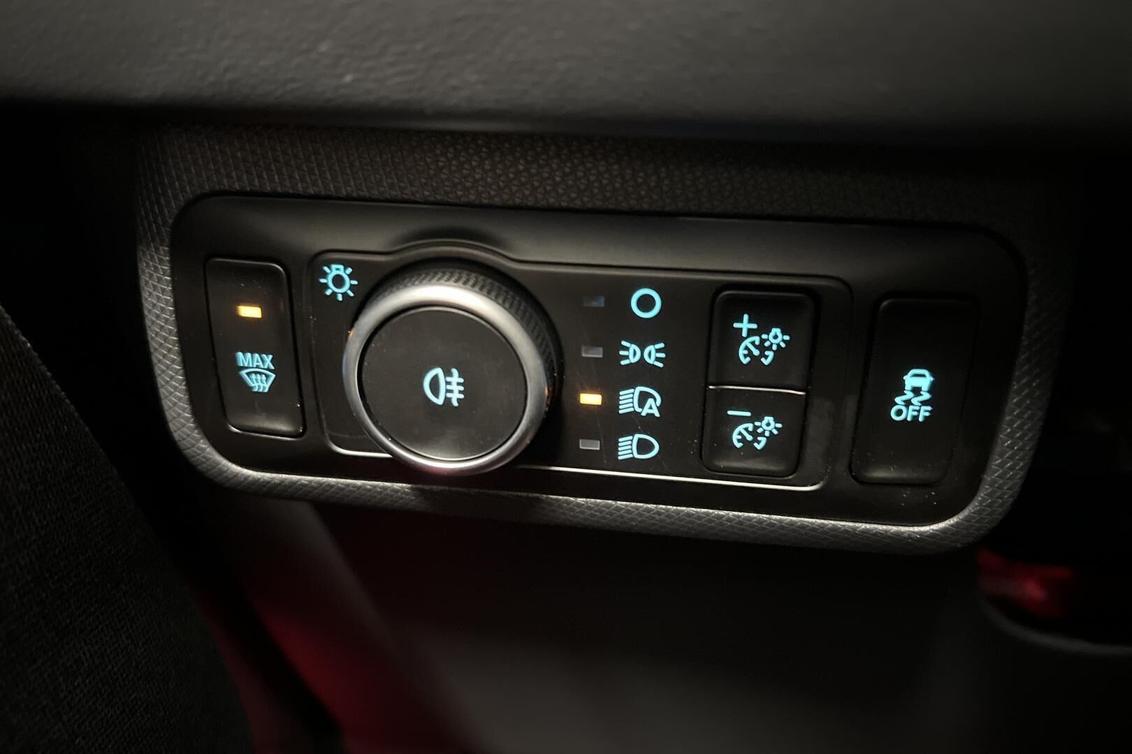 Ford Mustang Mach-E iso kuva 18