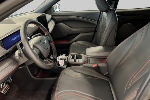 Ford Mustang Mach-E esikatselu 8