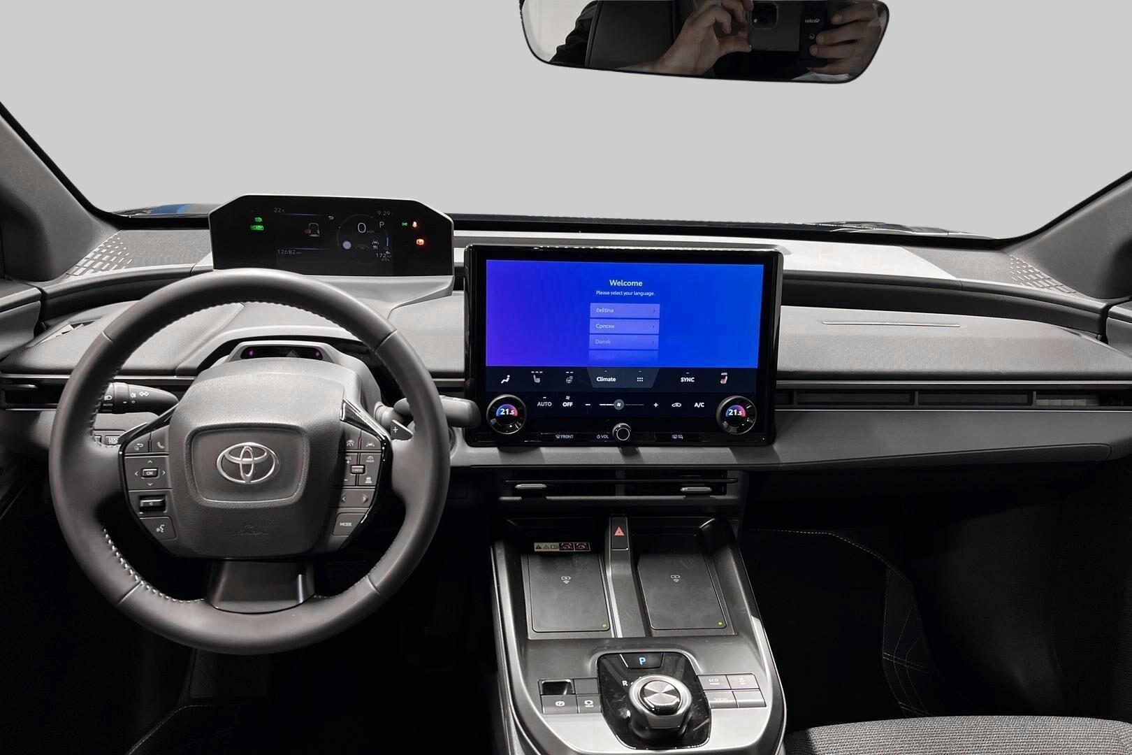 Toyota bZ4X iso kuva 9