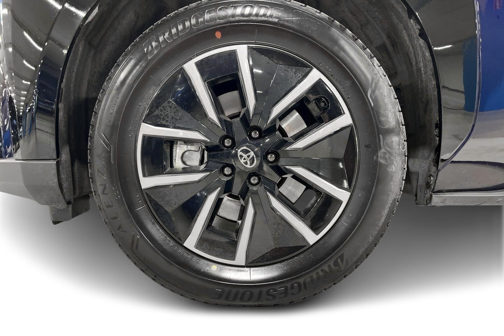 Toyota bZ4X iso kuva 11
