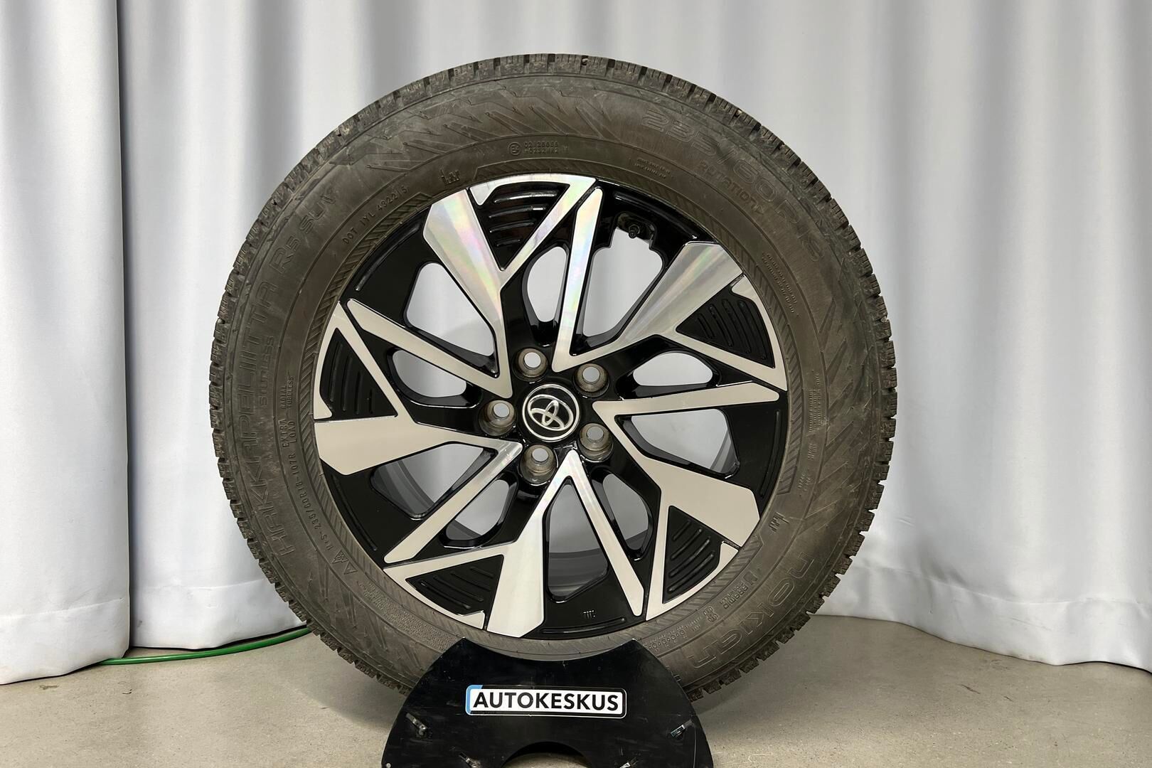 Toyota bZ4X iso kuva 19
