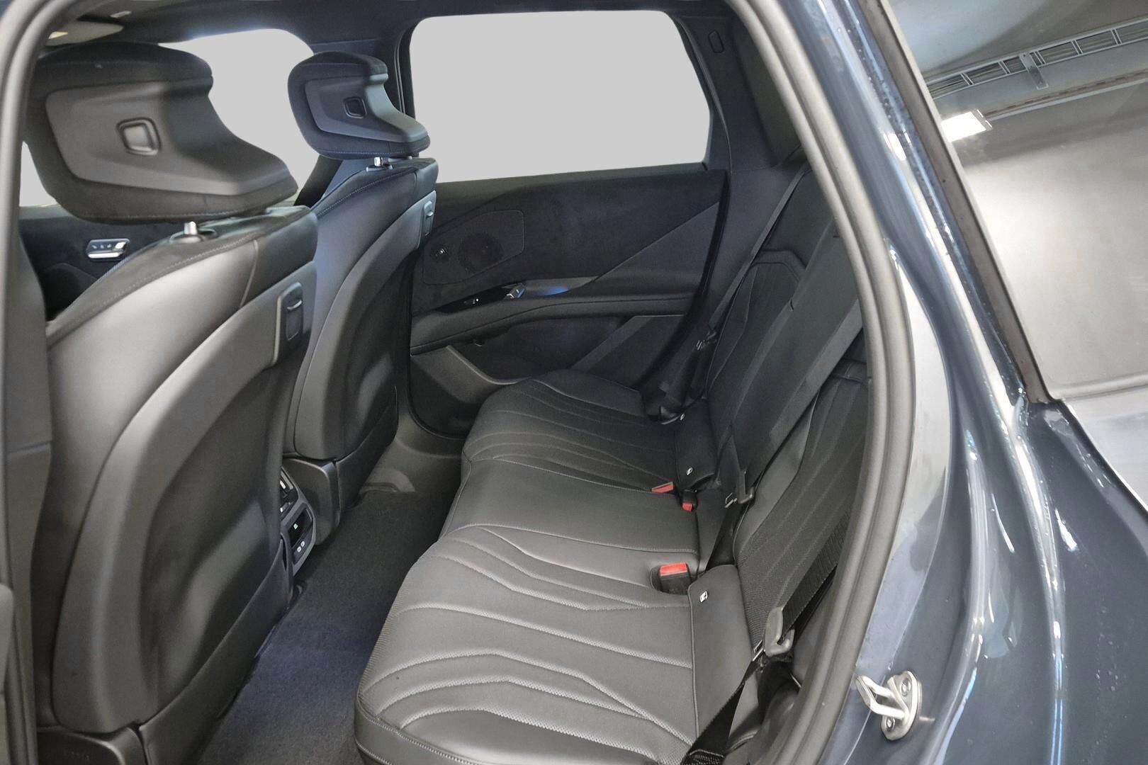 BMW iX3 iso kuva 9