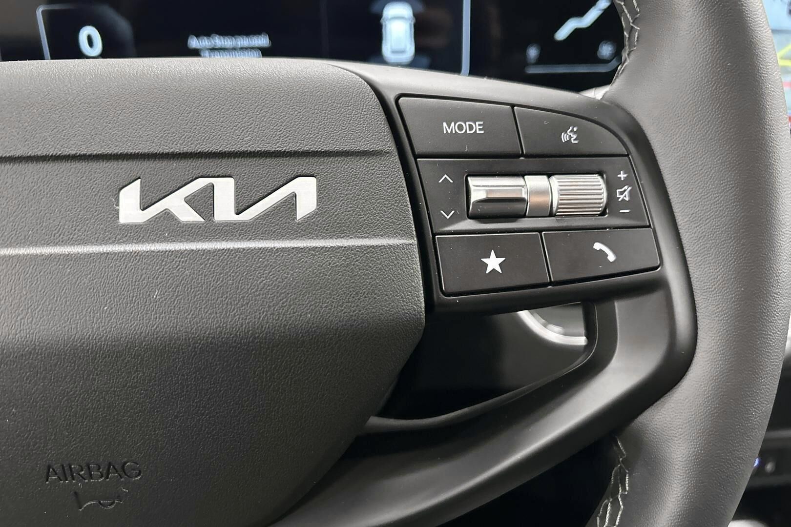 Kia K4 iso kuva 17