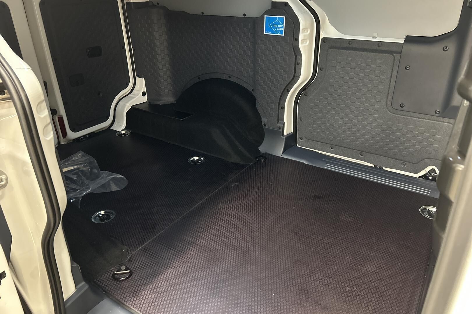 KIA PV5 Cargo iso kuva 31