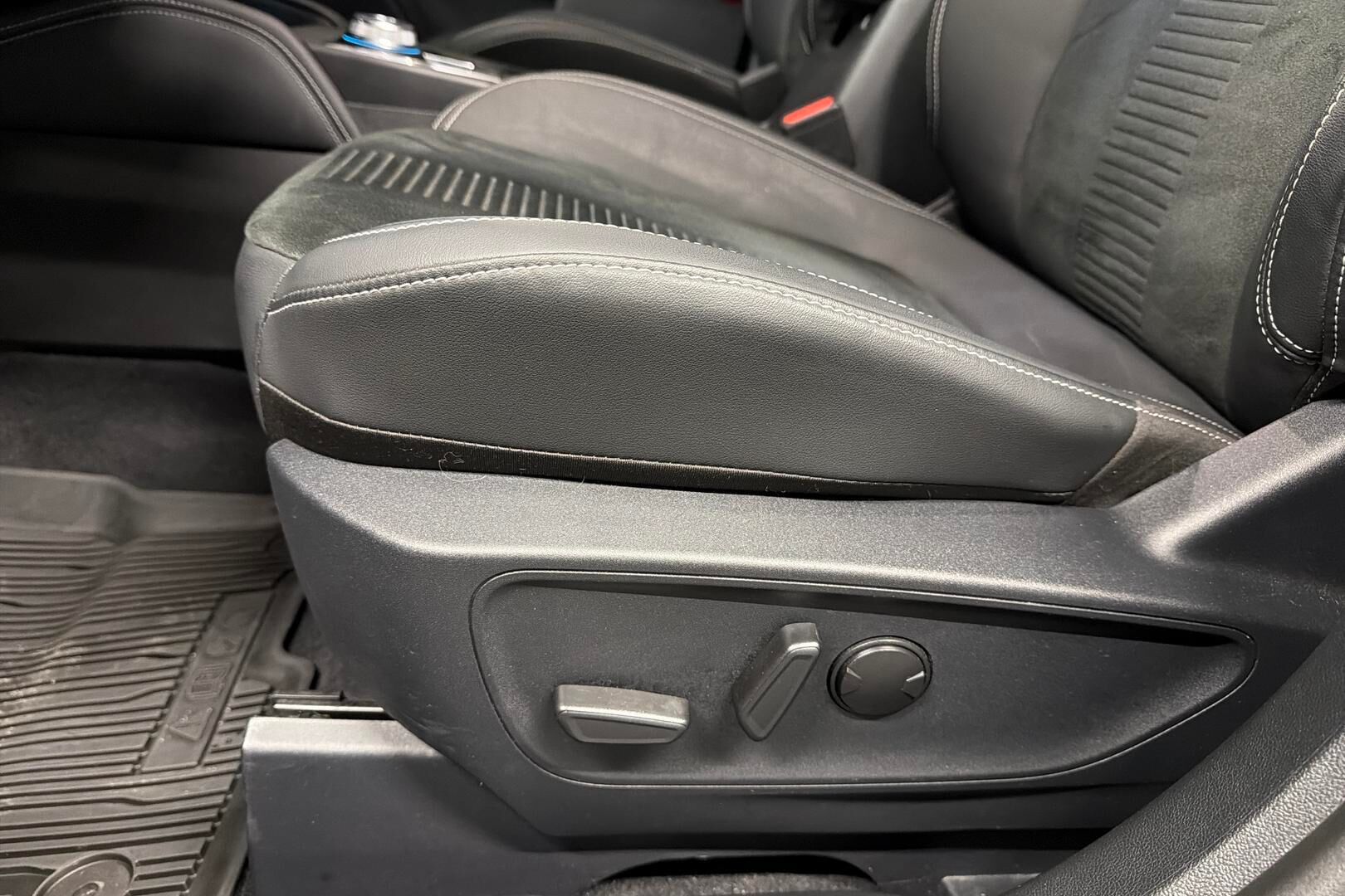 Ford Kuga iso kuva 14