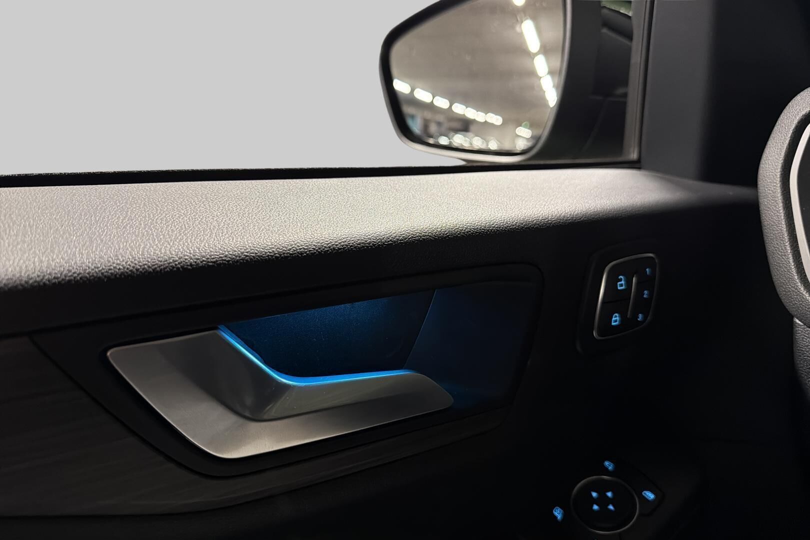 Ford Kuga iso kuva 21