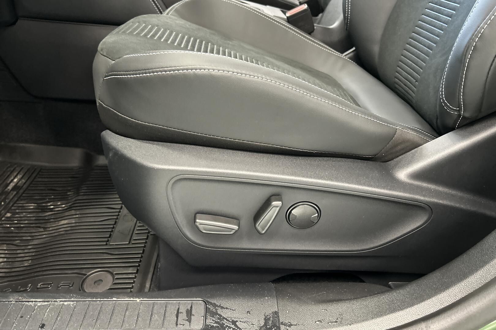 Ford Kuga iso kuva 19