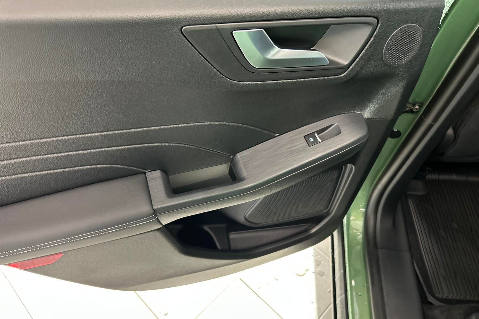 Ford Kuga iso kuva 21