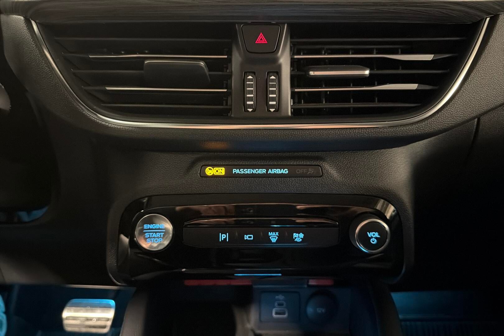 Ford Kuga iso kuva 29