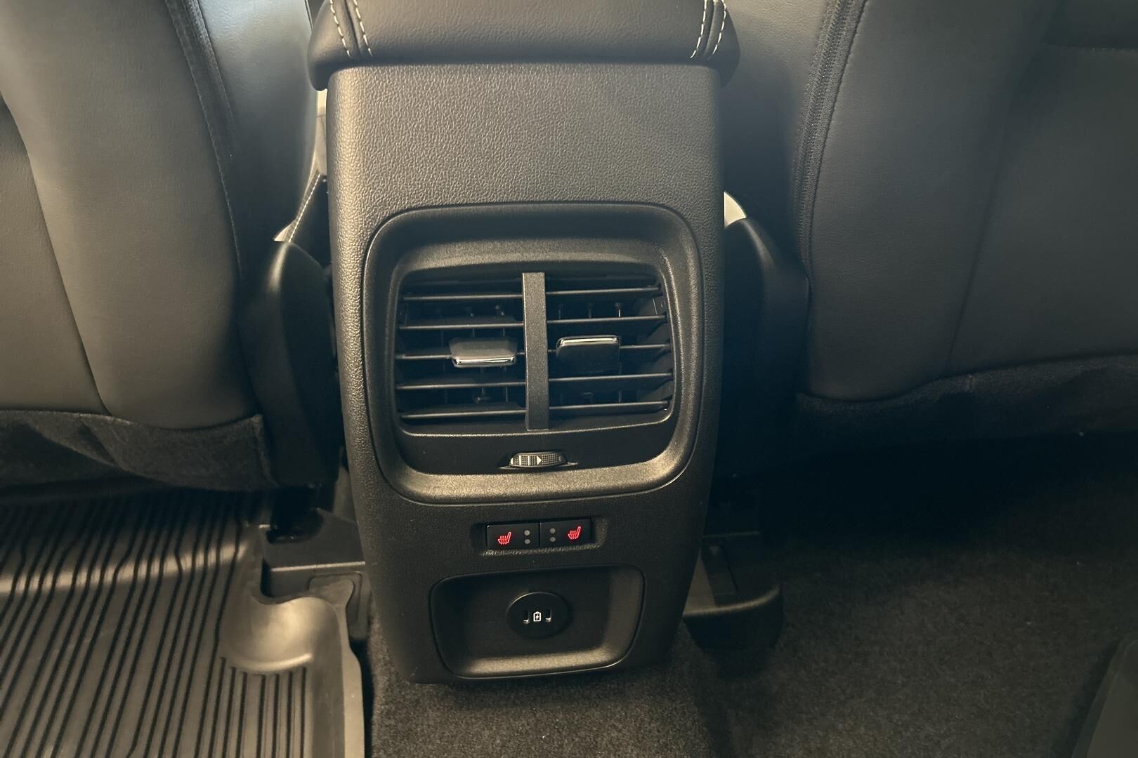 Ford Kuga iso kuva 22