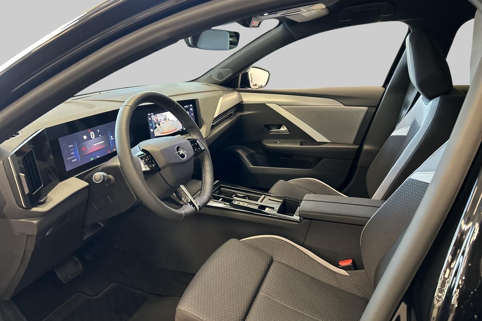 Opel Astra iso kuva 8