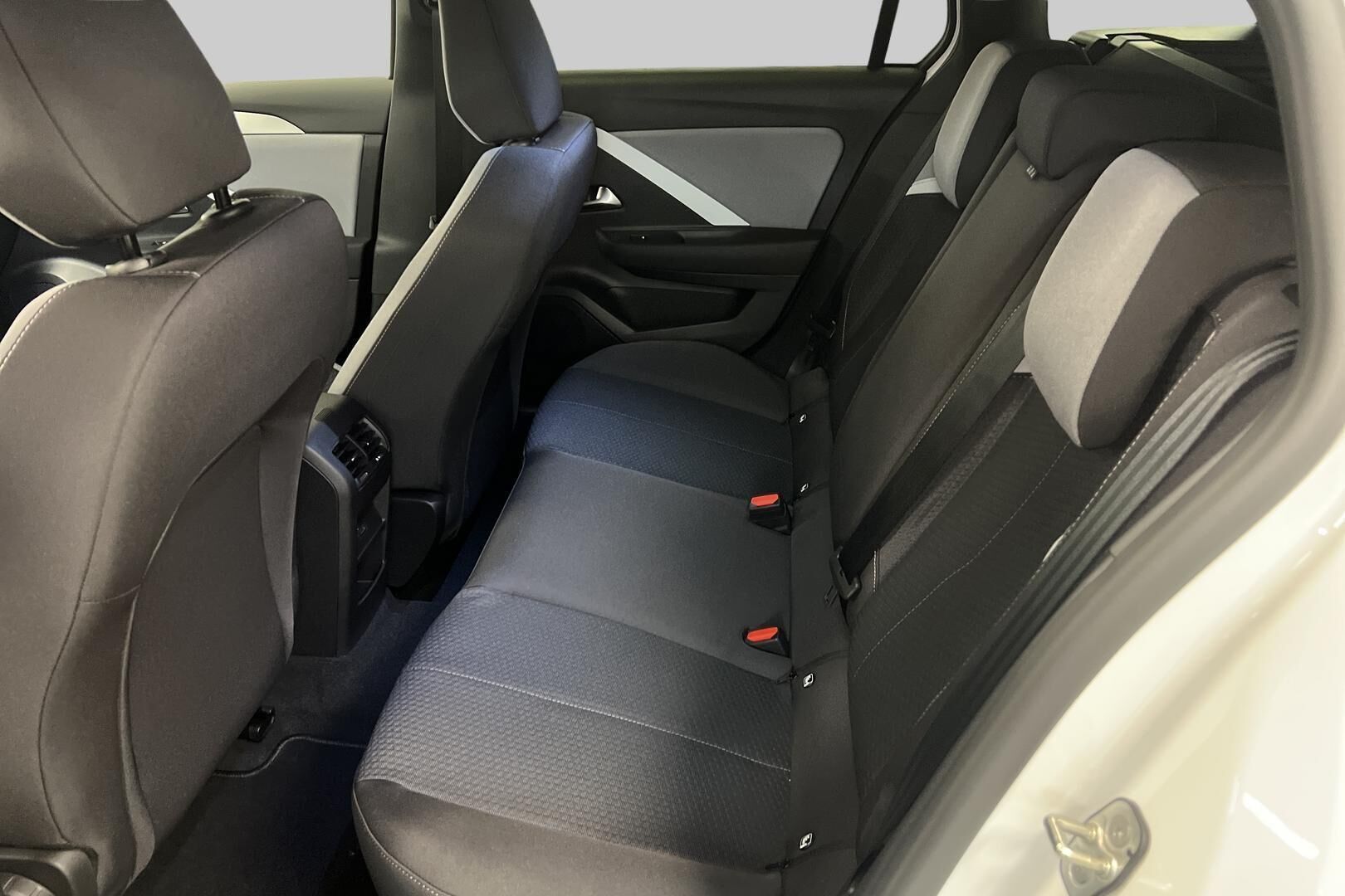 Opel Astra iso kuva 9