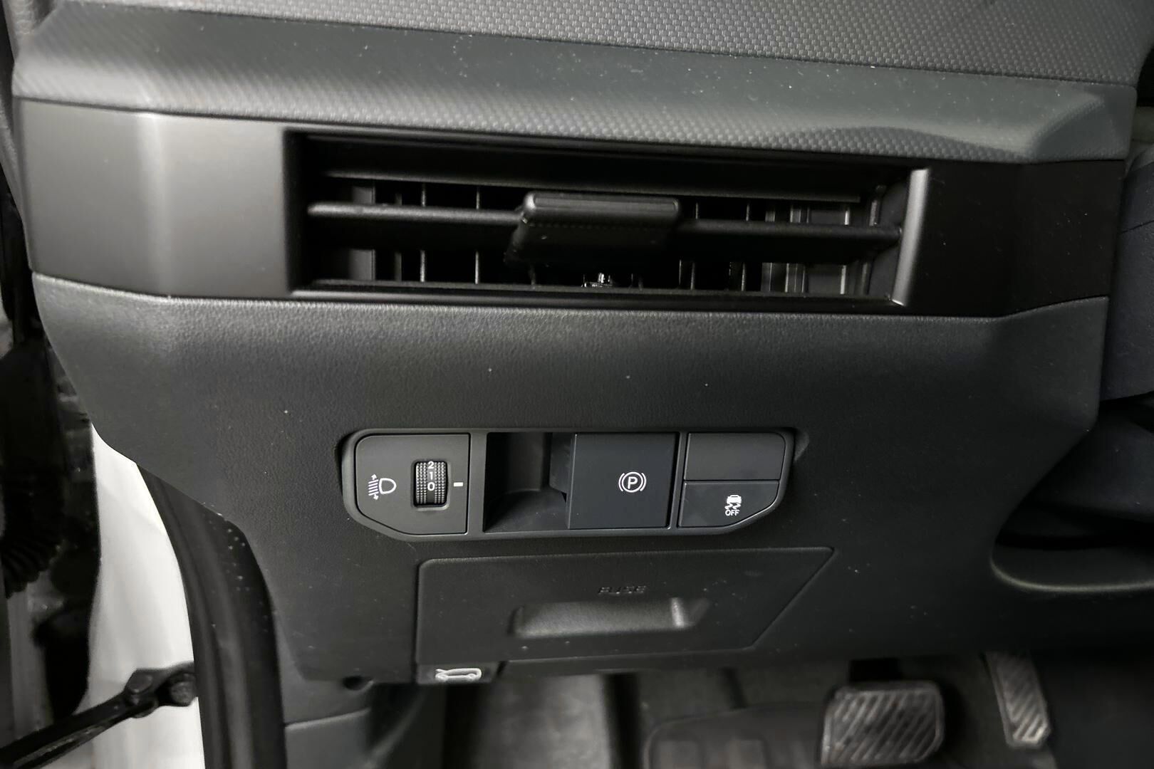 KIA PV5 Cargo iso kuva 15