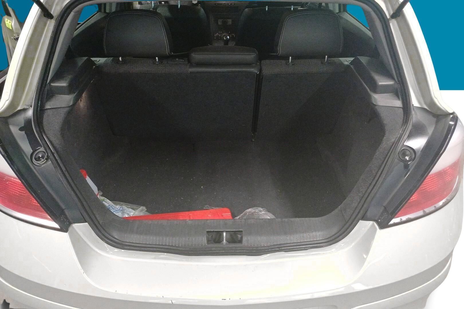 Opel Astra iso kuva 10