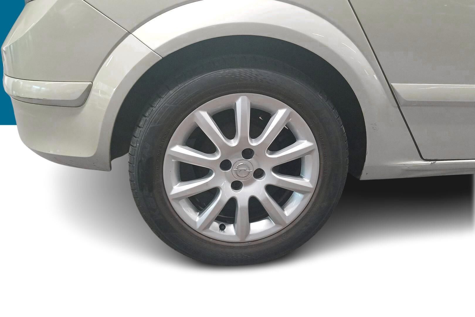 Opel Astra iso kuva 11