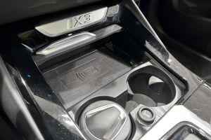 BMW IX3 esikatselu 11