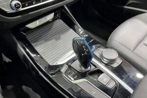 BMW IX3 esikatselu 28