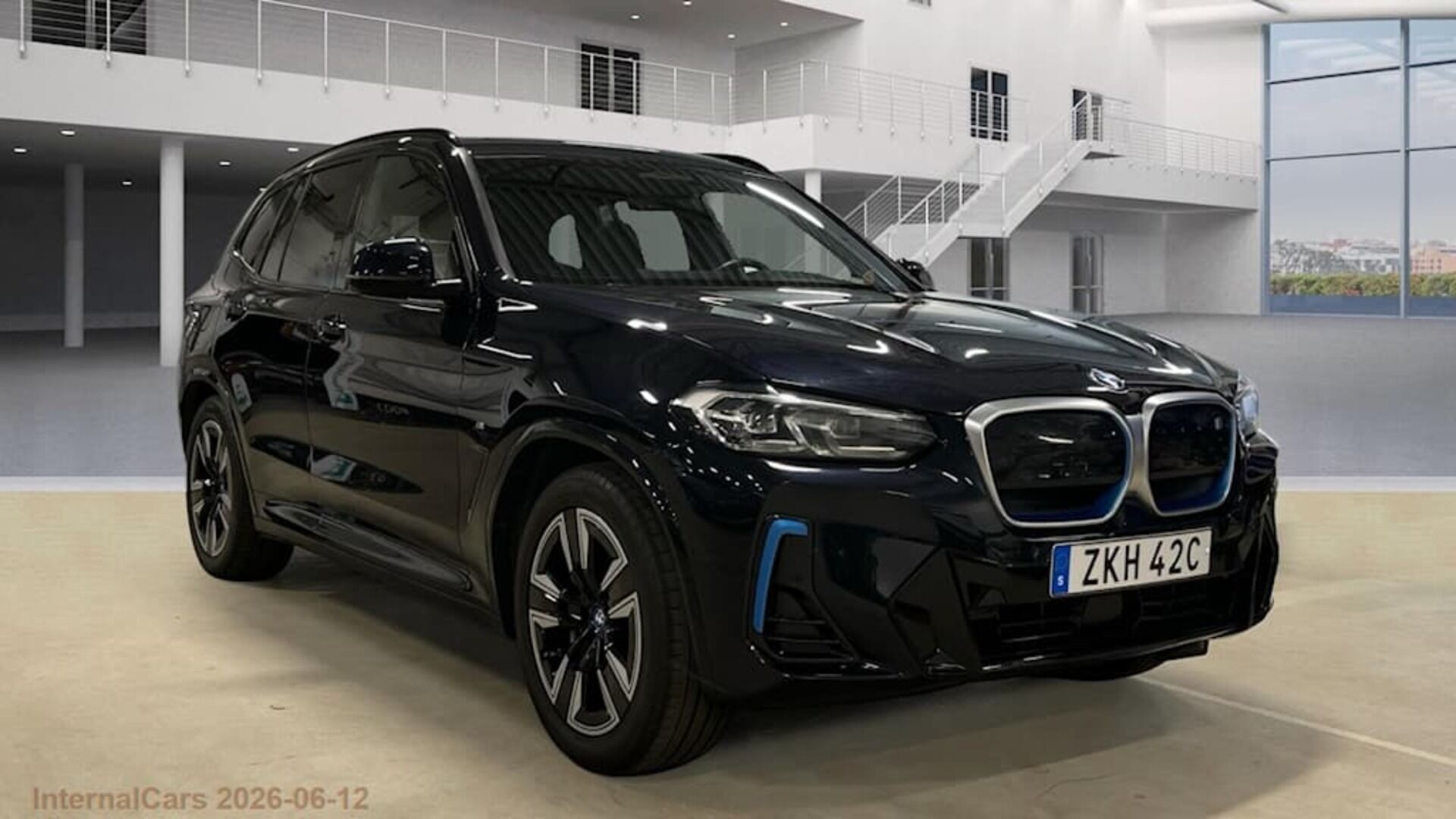 BMW IX3 iso kuva 1