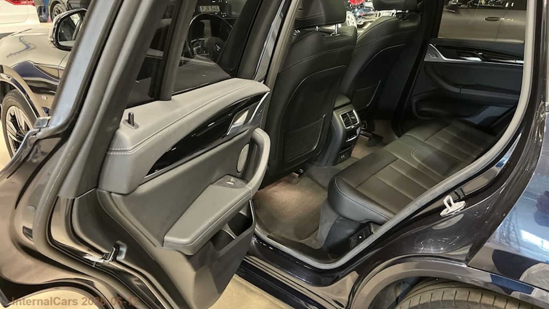 BMW IX3 iso kuva 5