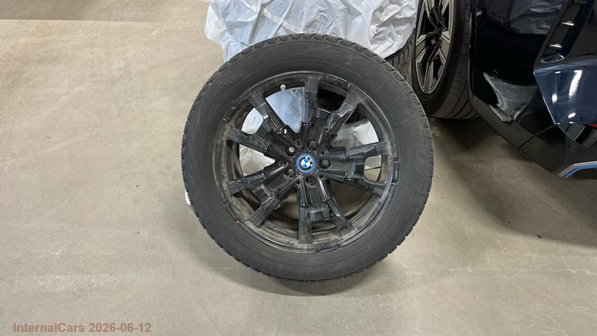 BMW IX3 iso kuva 7