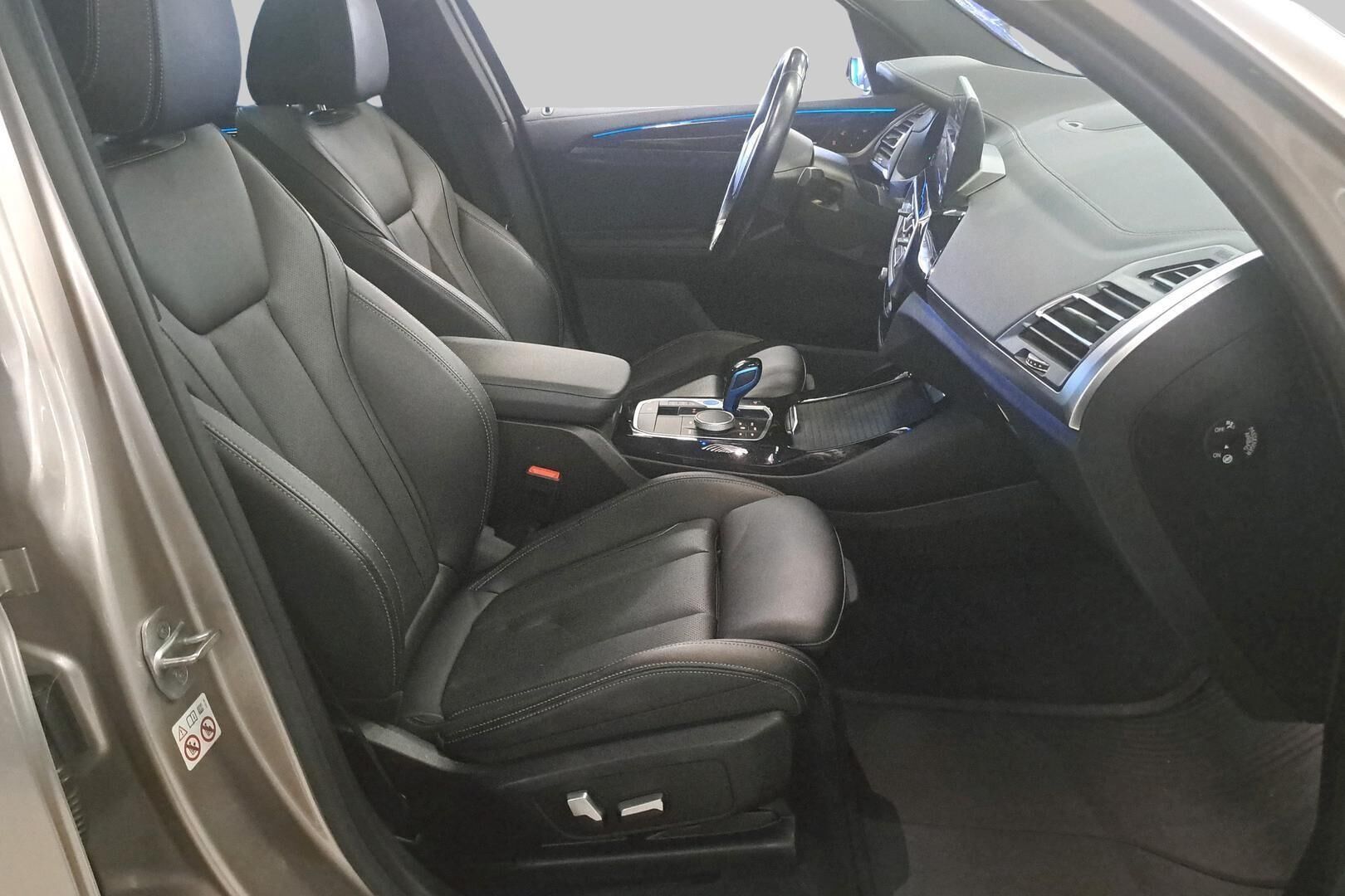 BMW IX3 iso kuva 5