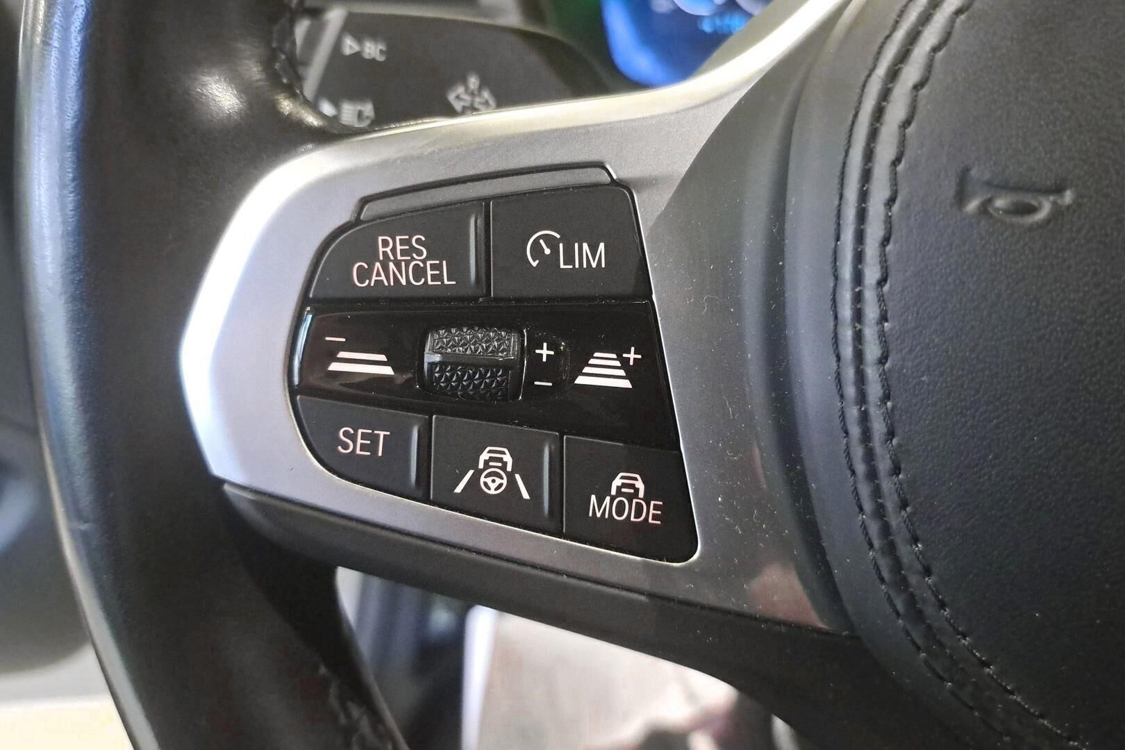 BMW IX3 iso kuva 8