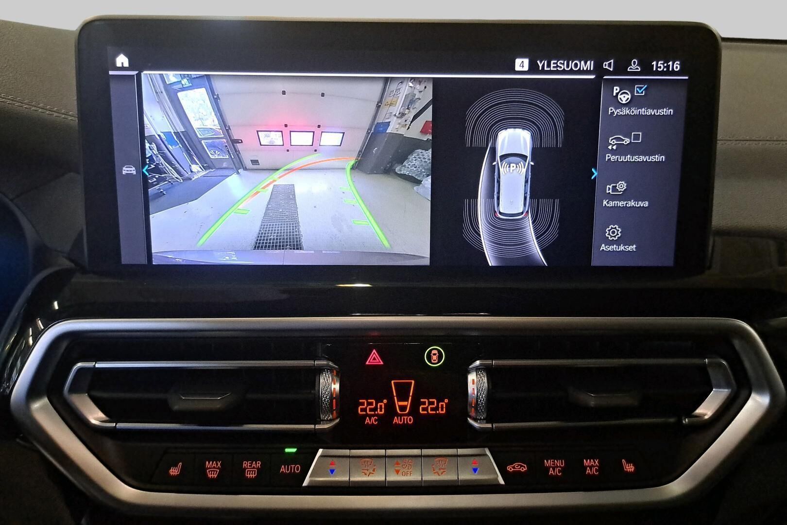 BMW IX3 iso kuva 9