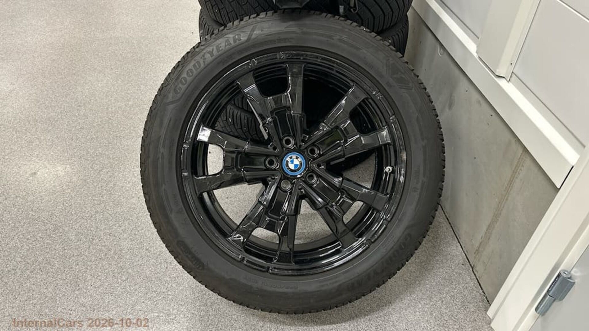 BMW IX3 iso kuva 10