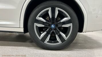 BMW IX3 esikatselu 11