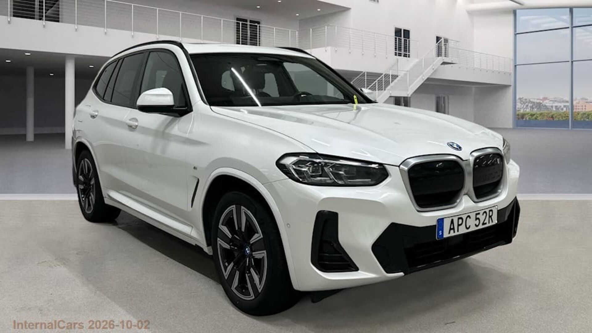 BMW IX3 iso kuva 2