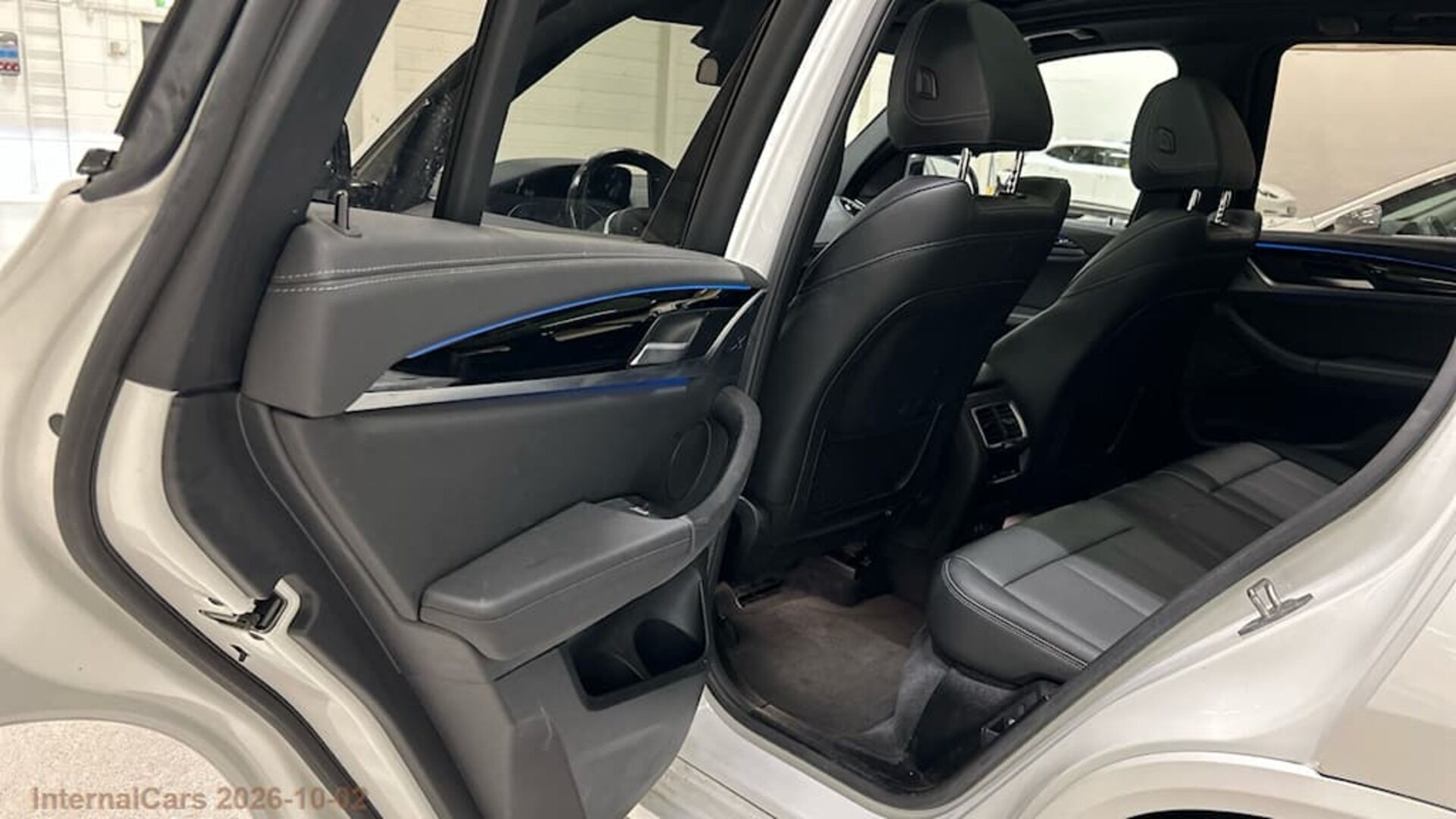 BMW IX3 iso kuva 8