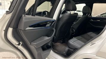 BMW IX3 esikatselu 8