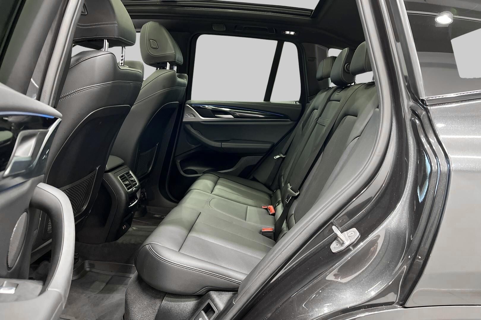 BMW IX3 iso kuva 28