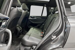 BMW IX3 esikatselu 28