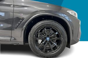 BMW IX3 esikatselu 5