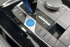 BMW IX3 esikatselu 10